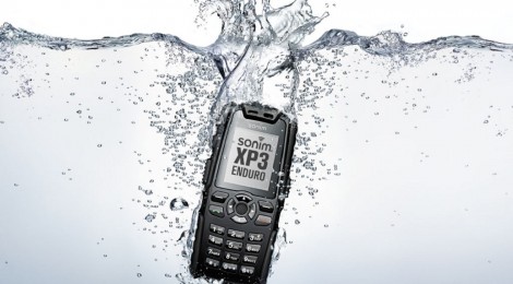 mobile-phone-drops-in-water